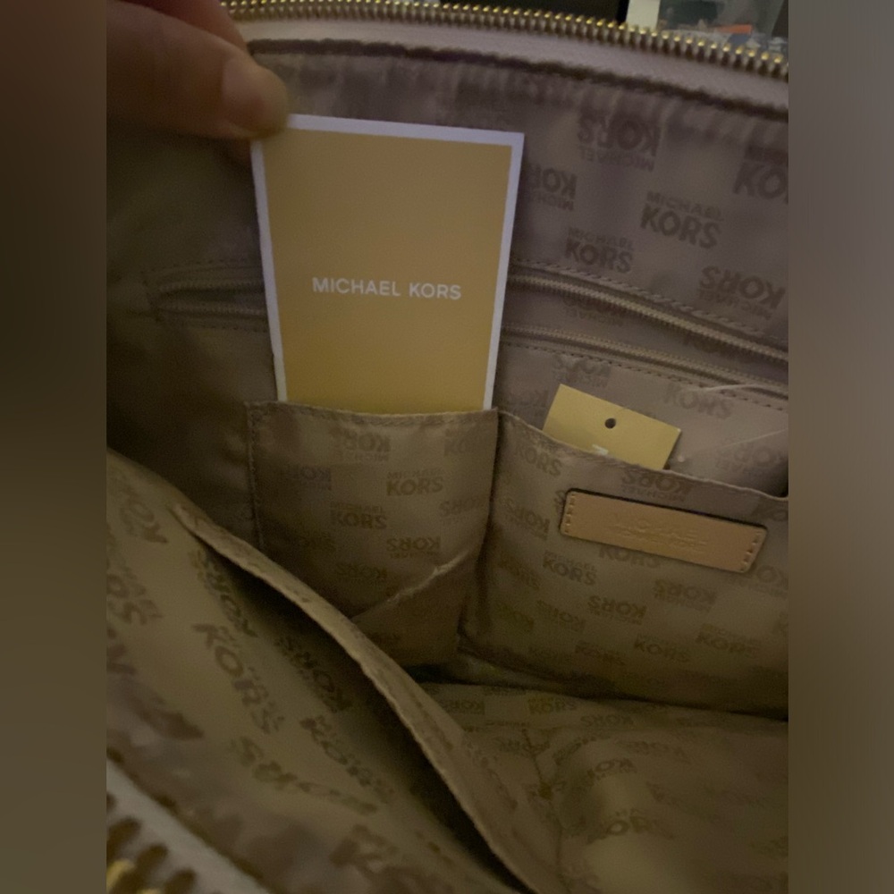 Beautiful Michael Kors bag never been used